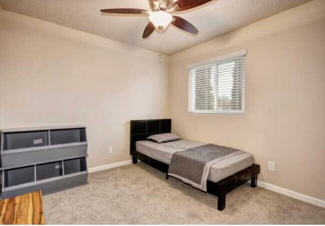 Upstairs guest bedroom - 3609 Lasick Ct