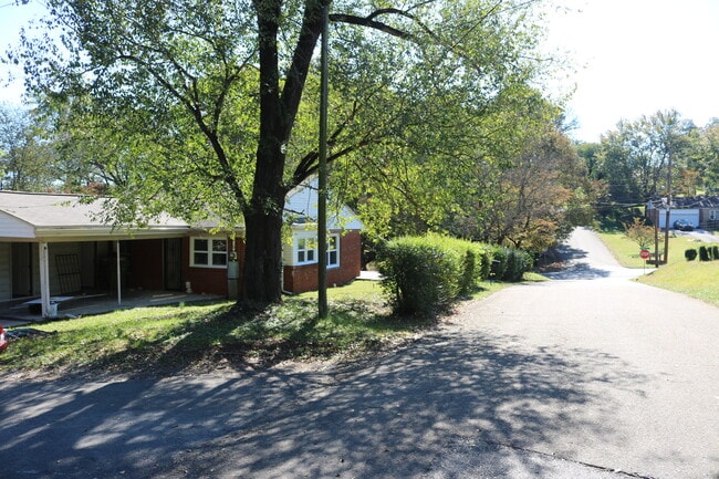 Building Photo - 2301 Brooks Ave