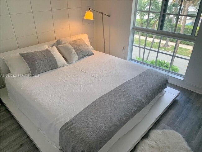 Foto del edificio - 290 Sunrise Dr