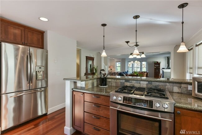 Building Photo - Stunning 3 Bed 2.5 Bath Home in Fremont