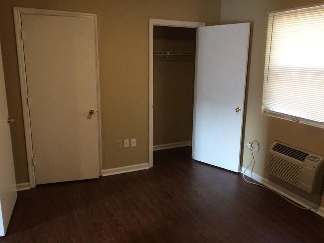 Building Photo - 421 Gibson Ln