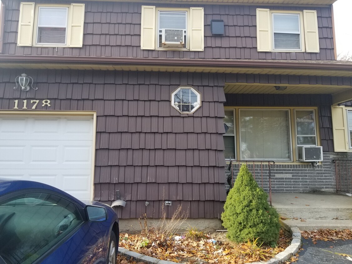 Primary Photo - 1178 Meadowbrook Rd