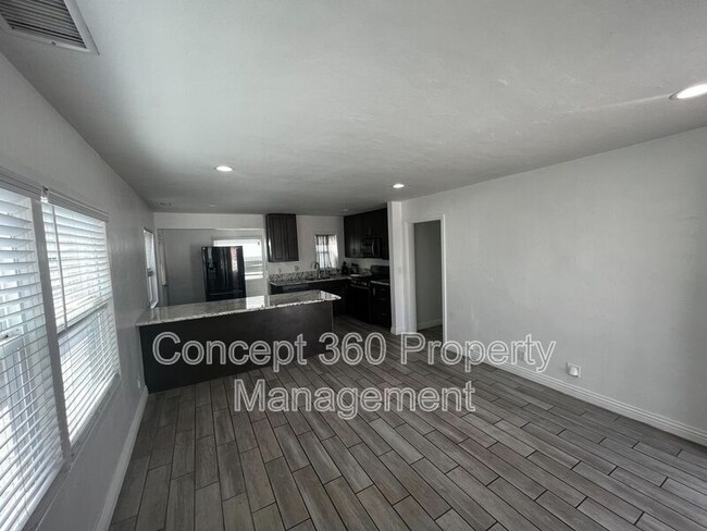Building Photo - 14101 1/2 ANDERSON PL