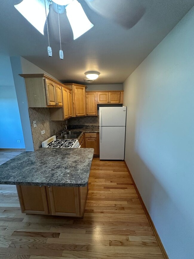 Building Photo - Great studio apartment in convenient locat...