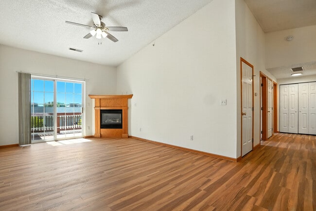 Building Photo - Woodridge Estates