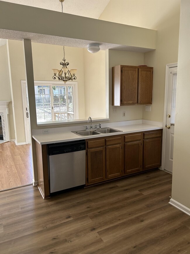 Building Photo - 704 Clay Hill Dr