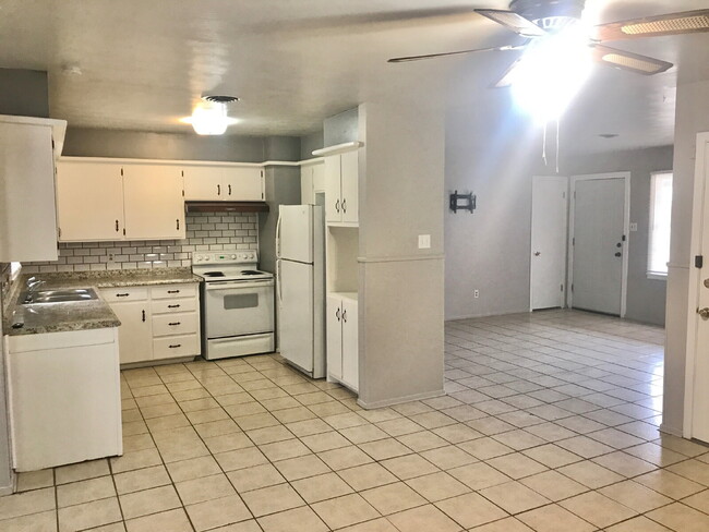Building Photo - Nice House Close to Shopping & Entertainment