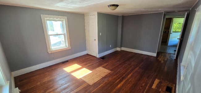 Building Photo - 129 Essex Ave