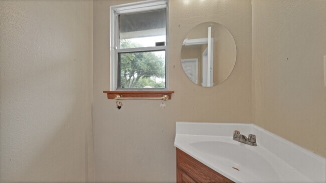 Building Photo - 9953 Mango St