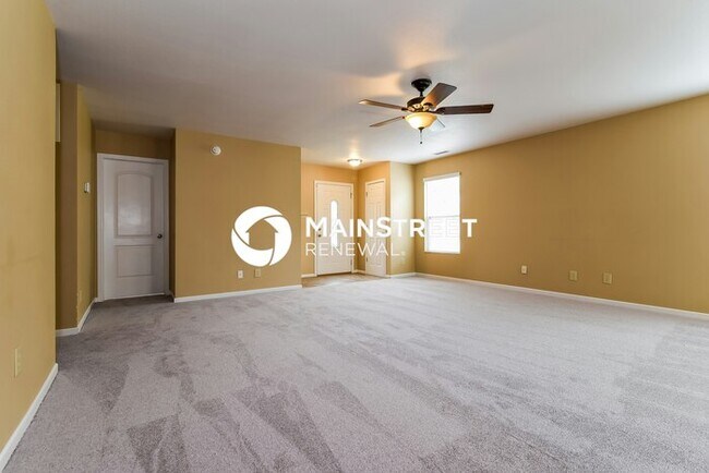 Building Photo - 3 Bedroom Pet-Friendly Home in Indianapolis, IN with Main Street Renewal