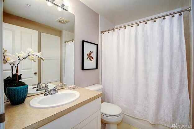 Foto del edificio - 2334 Thorndyke Ave W