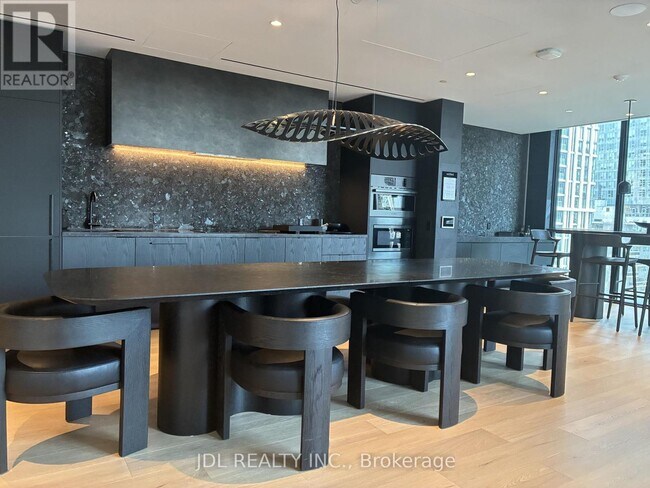 Photo du bâtiment - 110 Broadway Ave