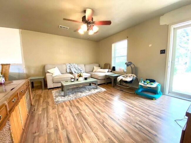 Foto del edificio - 301 Sandy Ln