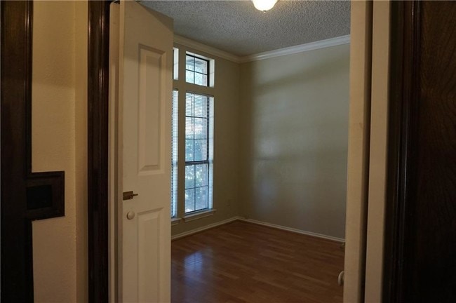 Building Photo - 4101 Emerson Dr