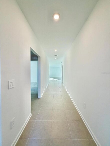 Building Photo - 2122 Chris Dr