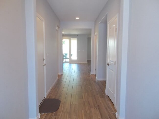Building Photo - 1401 Cattail Falls St