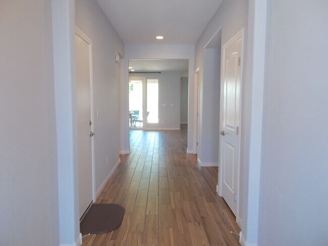 Foto del edificio - 1401 Cattail Falls St