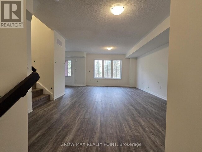 Building Photo - 7 Kingbird Cmn