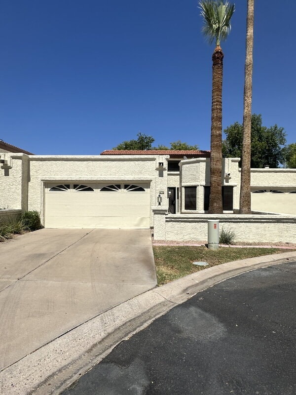 Primary Photo - 7807 S Kachina Dr