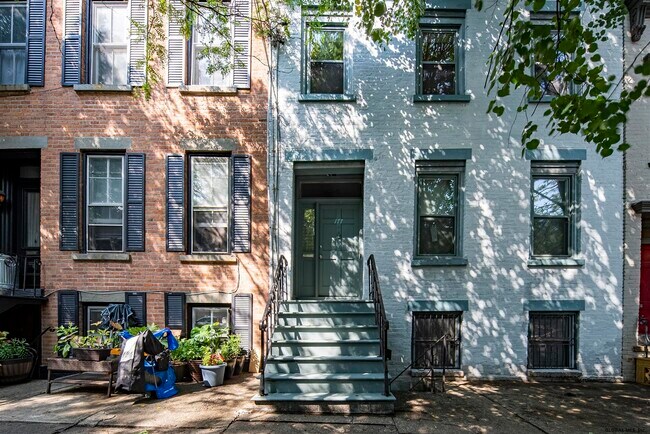 Foto del edificio - 177 Lancaster St