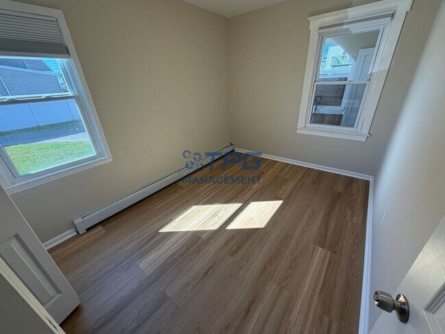 Foto del edificio - 112-114 Walter Street-114-1