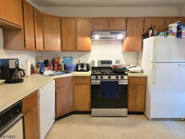 Foto del edificio - 27 Woodward Ln