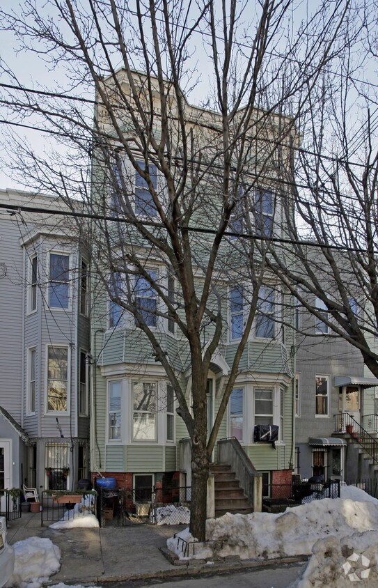 Primary Photo - 335 Pavonia Ave