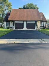 Building Photo - 5945 Red Oak Dr