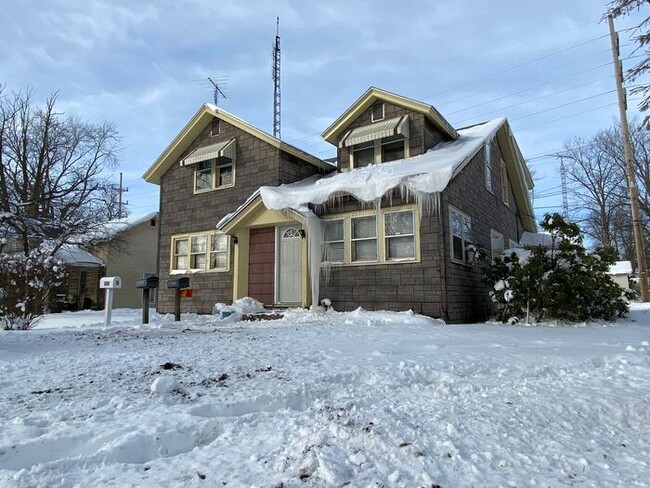 Building Photo - Studio Apartment in Dowagiac