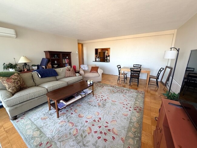 Building Photo - 60 Babcock St