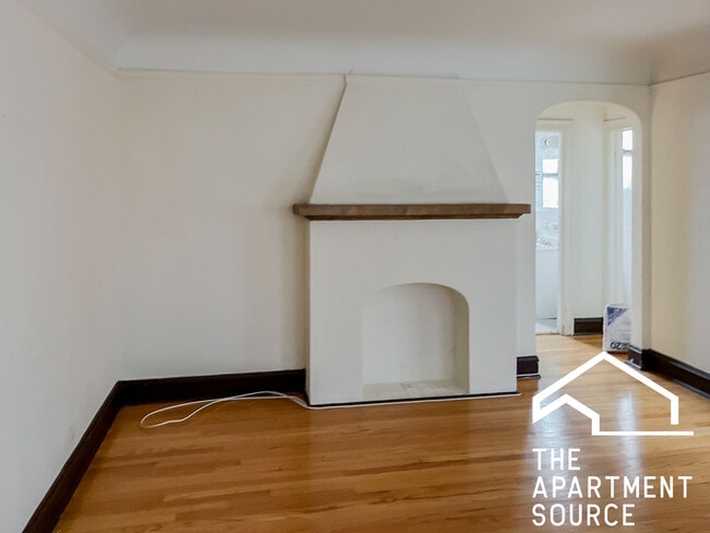 Building Photo - 2617 W Berwyn Ave