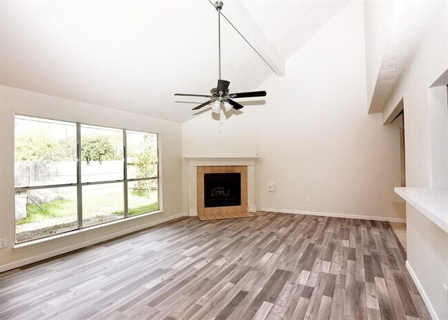 Building Photo - 194 Moonridge Dr