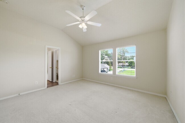 Foto del edificio - 1413 Whispering Pines Dr