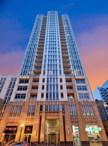 Primary Photo - 1400 S Michigan Ave