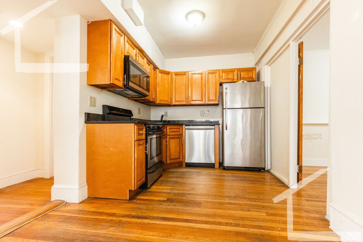 Foto principal - 4 bed and 2 bath unit