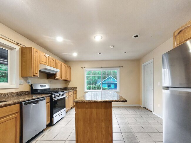 Building Photo - 2-Story home with parking off of Market St...
