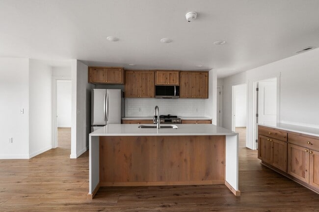 Building Photo - Work Live Unit - At Home Business