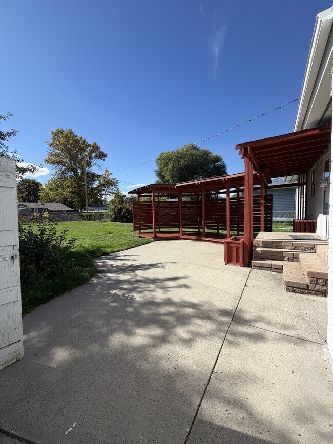 Foto del edificio - 2520 Lillis Ln
