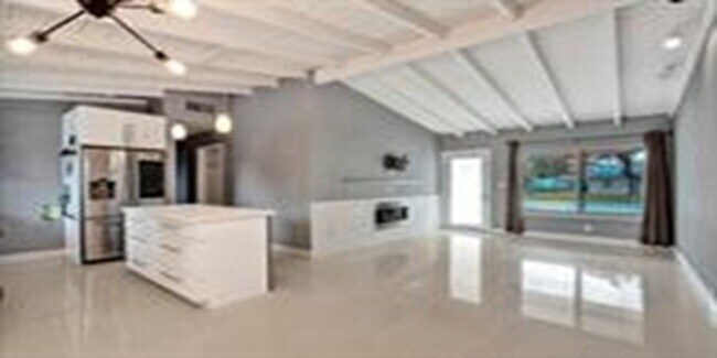 Foto del edificio - 4670 SW 25th Ave