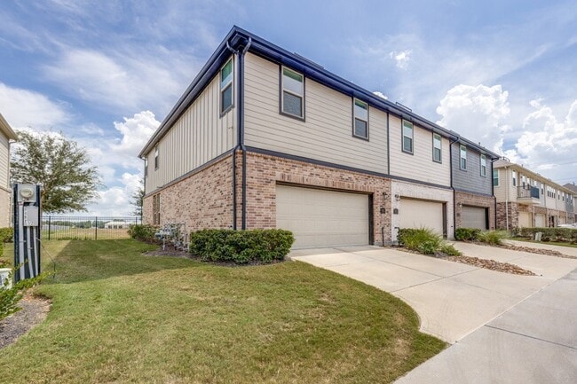 Building Photo - 9455 Towne Lake Pkwy