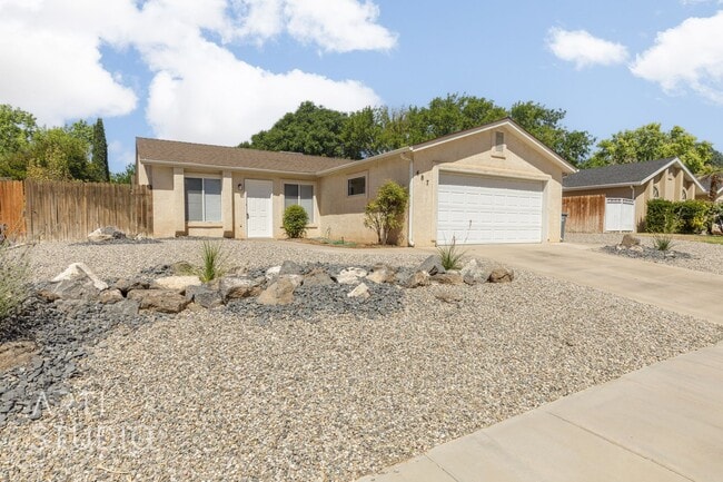 Foto del edificio - 3 Bedroom, 2 Bathroom Home in the Red Clif...