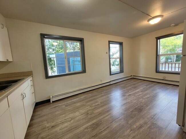 Building Photo - 760 8th Ave
