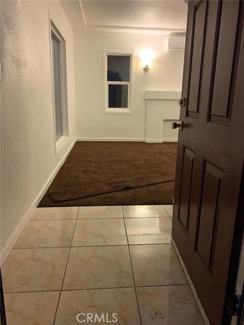 Foto del edificio - 8208 Naomi Ave