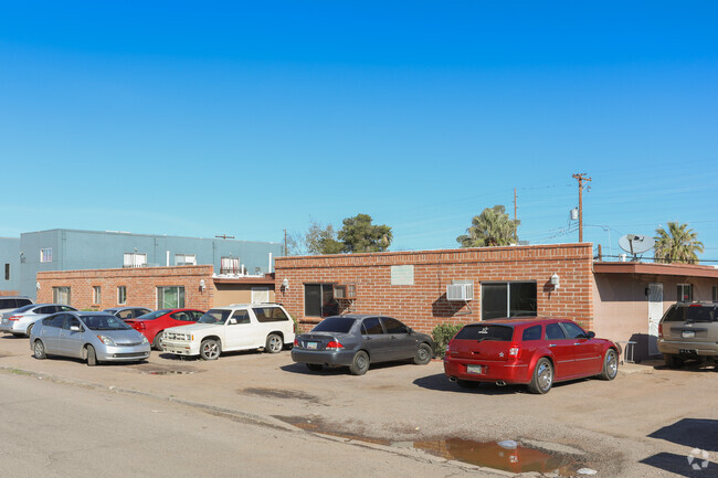 Building Photo - Sundance Apartments