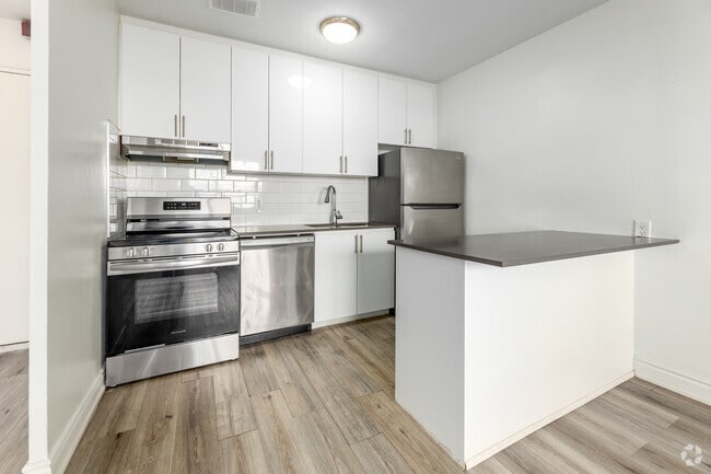 Interior Photo - 3111 Eglinton