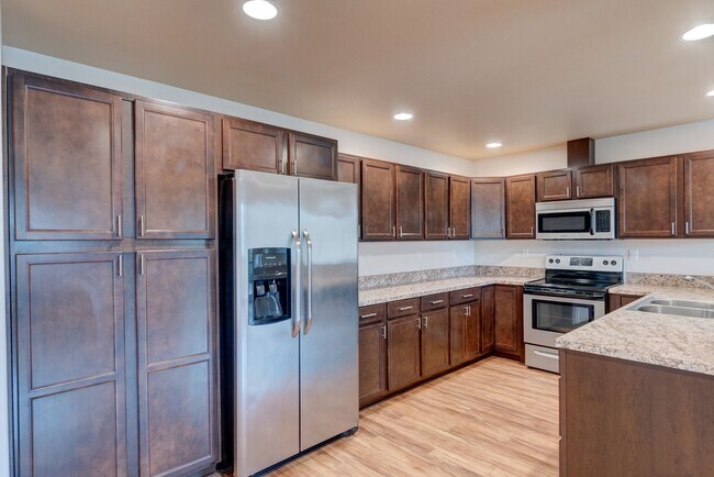 Foto del edificio - Conveniently Located 3 Bedroom Townhouse