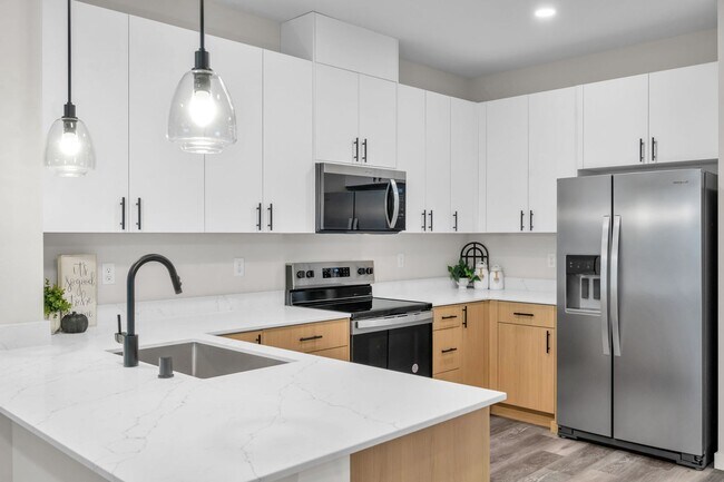 Foto del edificio - New Construction Luxury Townhome - Bright & Sunny End Unit