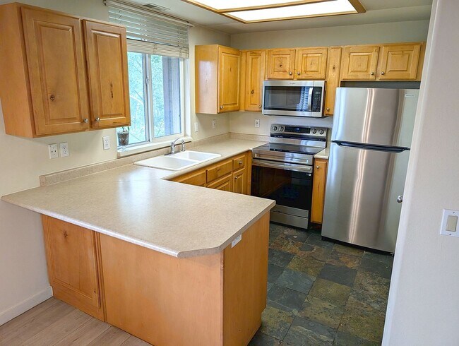 Foto del edificio - 1600 W Pinebrook Blvd