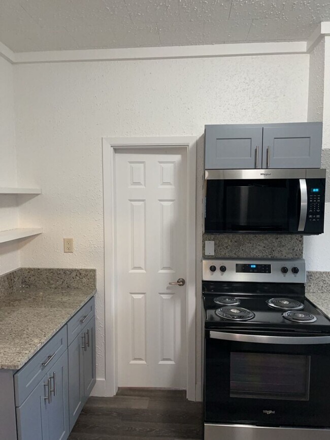 Foto del edificio - 3 Bedroom Home for Rent, New kitchen, windows, flooring, and lights!