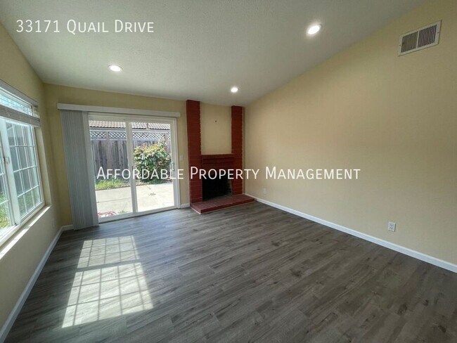 Foto del edificio - 33171 Quail Dr